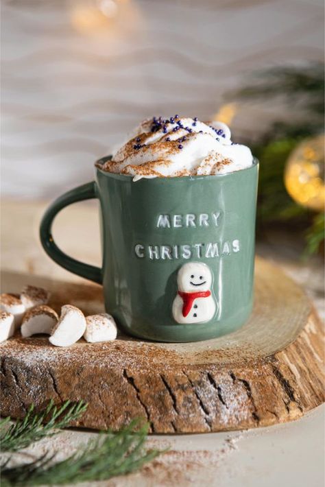 Mug Cute Design, Christmas Mugs Ceramic, Christmas Clay Mug, Xmas Ceramic Ideas, Christmas Ceramic Plates, Ceramic Christmas Decor, Winter Pottery Ideas, Unique Gift Ideas For Best Friend, Christmas Decorations Clay