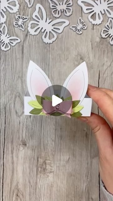 Katharina Tarta Crafts on Instagram: "Just another cute little diy Easter gift idea 😊 Or just a gift for someone who really likes bunnies or rabbits 😉  Hope you like it 😊🌷🐰  #eastercraftsforkids #handmade #crafttutorial" Diy Bunny Decorations, Easter Planter Ideas, Easter Paper Crafts, Easter Board, Diy Easter Gifts, Easy Easter Decorations, Planter Ideas, Easter Decorations Kids, Board Decoration