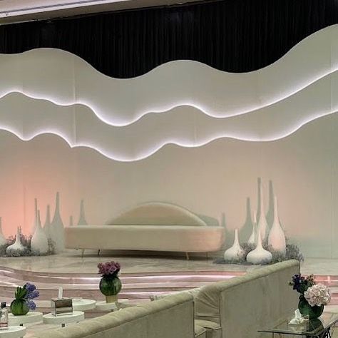 Classy Backdrop, Stage Backdrop Design, Stage Ideas, Stage Decor, Luxury Wedding Decor, Romantic Themes, Arab Wedding, Classy Wedding Dress, Wedding Backdrop Decorations