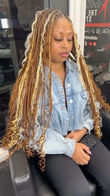 Color 30 And 613 Knotless Braids, Boho Knotless Braids With Color Brown, Blonde And Brown Boho Knotless Braids, Color 27 And 613 Knotless Braids, Small Boho Knotless Braids With Color, Mixed Color Knotless Braids, Small Boho Knotless, Boho Knotless Braids With Color, Mommy Hair