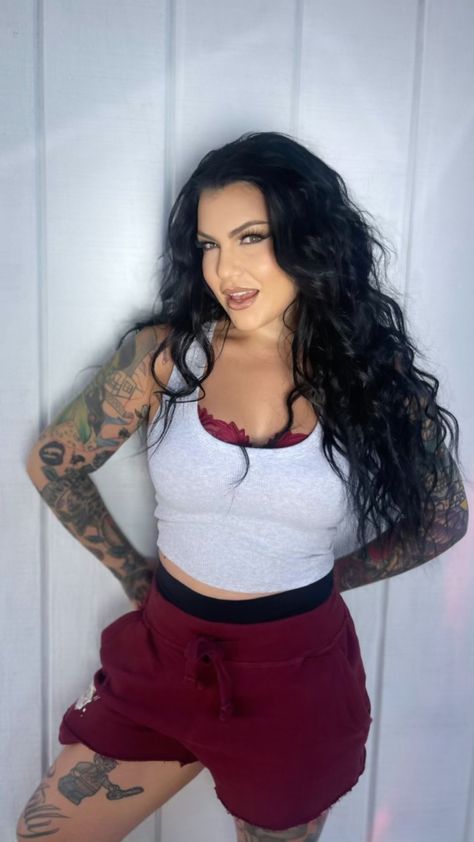 Bailey Sarian 🥀 (@baileysarian) • Instagram photos and videos Bailey Sarian Hair, Bailey Sarian Tattoo, Bailey Sarian, Makeup Needs, Southern Belle, Inked Girls, Wow Products, Alternative Fashion, Girl Tattoos