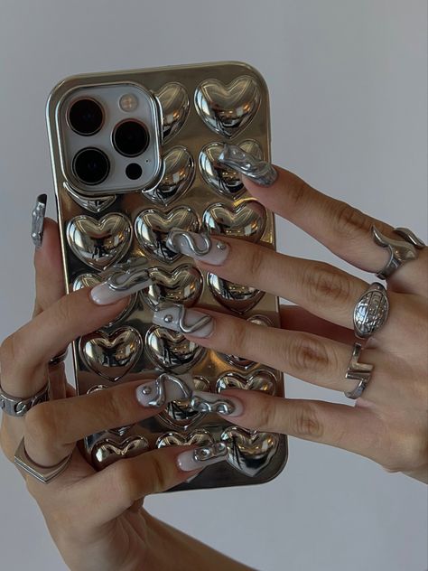 chrome nails with silver jewelry and phone case Chrome Phone Case, Chrome Jewelry, Silver Phone Case, 2025 Moodboard, Nails With Silver, Cute Lizard, New Nails, Pretty Iphone Cases, Bag Essentials