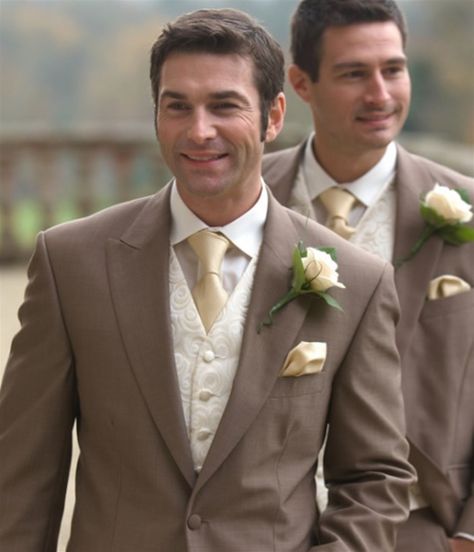 Taupe suit for the wedding Khaki Wedding, Best Wedding Suits For Men, Khaki Suits, Best Wedding Suits, Gold Wedding Theme, Wedding Suits Groom, Wedding Dress Men, Wedding Winter, Brown Suits