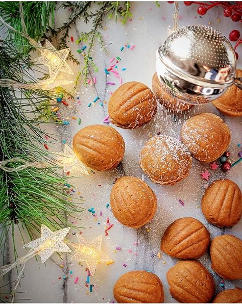 Russian Bread, Russian Cookies, Hungarian Cookies, Russian Cakes, Special Occasion Food, Walnut Cookies, Filled Cookies, Hungarian Recipes, Amish Recipes