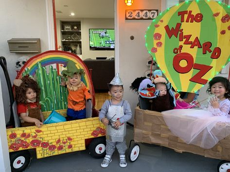 It's a big pain lugging toddlers/babies around for trick-or-treating, so every year, we decorate our wagons as floats in the theme of our costume.  These are our Wizard of Oz inspired wagon floats! Wizard Of Oz Wagon Ideas, Family Halloween Costumes Wagon, Decorating Wagon For Halloween, Mardi Gras Wagon Float Ideas For Kids, Wagon Floats Ideas Kids, Wagon Costume Ideas, Johnson Twins, Stroller Halloween Costumes, Wagon Floats