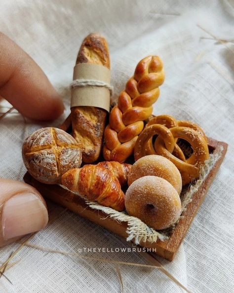 Miniature Fridge, Miniature Bread, Wooden Bread Box, Baguette Bread, Mini Project, Barbie Food, Miniature Bakery, Diy Doll Miniatures, Doll House Crafts