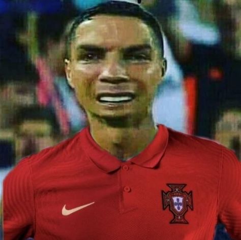 Football Cursed, Cristiano Ronaldo Funny Pictures, Ronaldo Funny Face, Ronaldo Funny Pictures, Ronaldo Profile Pic, Funny Ronaldo, Cristiano Ronaldo Memes, Ronaldo Funny, Ronaldo Memes