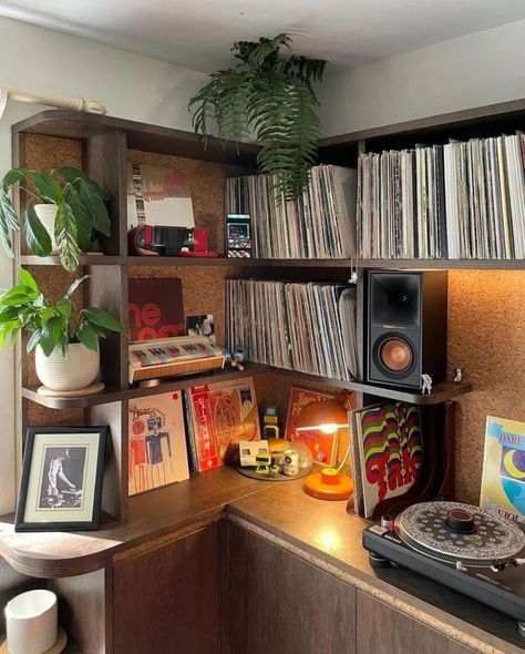 Home Studio Inspiration, Vinyl Record Room, Audiophile Room, Music Corner, Vinyl Room, Record Room, Cool Office Space, Indian Living Rooms, Future Apartment Decor