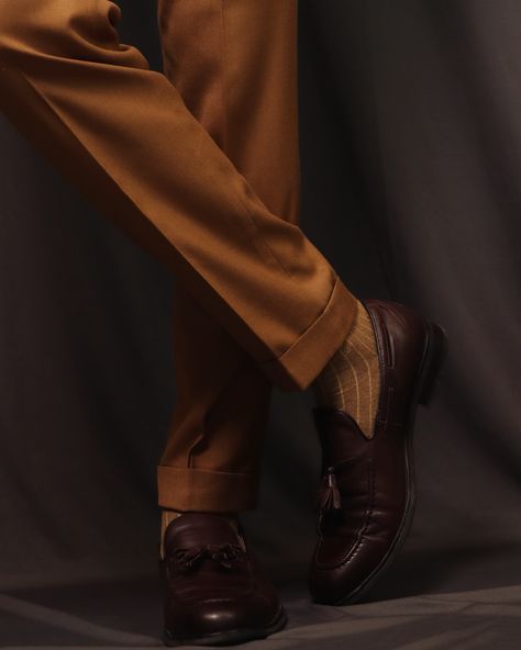 Should you pair your socks to trousers or shoes ? Well here’s a guide @stevemaddenme @clarksoriginals Trouser Socks, Black Dress Shoes, Brown Suits, Dandy, Dress Shoes, Black Dress, Socks, Trousers, How To Wear