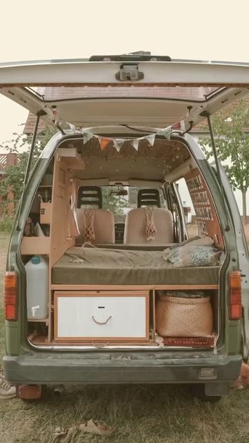 Suv Living, Camper Inspiration, Van Layout, Berlingo Camper, Small Camper Vans, Kangoo Camper, Minivan Camper Conversion, Motorhome Interior, Sweet People