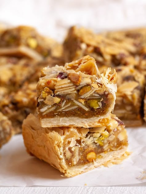 Baklava Macarons, Baklava Bars, Baklava Cookies, Walnut Baklava, Pistachio Baklava, Baklava Recipe, Greek Desserts, Honey Almonds, British Baking