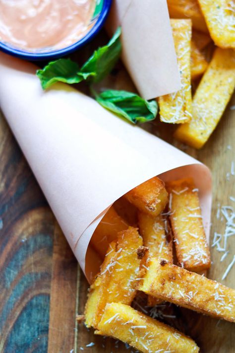 Crispy Polenta Fries, two ways: pan fried and air fried. If you love French fries, then you are going to love these. So crispy and so creamy inside with that lovely backdrop of corn and a flavorful dusting of Parmigiano and herbs. A real treat indeed. A wonderful appetizer, a side, or even snack, a win-win in our eyes! Crispy Polenta, Instant Polenta, Polenta Fries, Crunchy Snacks, Main Course Meals, Best Appetizer, Best Appetizer Recipes, Crunchy Snack, French Fry