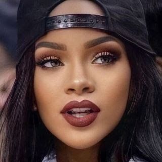 Makeup On Mixed Women, Rihanna Inspired Makeup, Rhianna Makeup Looks, Rihanna Wild Thoughts Makeup, Casual Glam Makeup, Rihanna Smokey Eye, Baddy Makeup Looks, Rihanna Makeup Looks, Rihanna Face