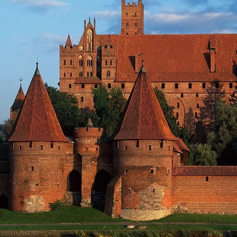 Slide 13: Castle in Malbork, Poland Castles In Europe, Poland Castles, Medieval Poland, Eastern European Castles, Malbork Castle, Medieval Aesthetics, Planning A Vacation, Draculas Castle Romania, Malbork Castle Poland