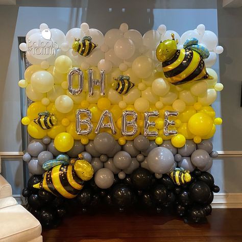 Kindergarten Registration, Baby Shower Simple, Bee Themed Gender Reveal, Bee Balloon, Baby Boy Balloons, Balloon Walls, Bumble Bee Birthday, Honey Bee Baby Shower, 16 Balloons