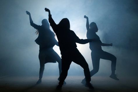 Dancer Aesthetic Hip Hop, Dance Aesthetic Hip Hop, Aesthetic Hip Hop, Hip Hop Aesthetic, Dance Motivation, Street At Night, Dancer Lifestyle, Hip Hop Dancer, Female Dancers