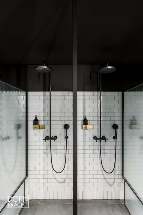 Shower Solutions, Public Shower, Wc Sign, Boutique Gym, Gym Showers, Toilette Design, Gym Design Interior, Luxury Gym, Restroom Design