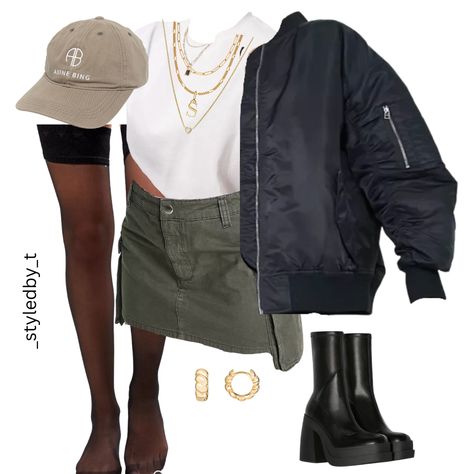 Mini Cargo Skirt Outfit Winter, Oversized Bomberjacket Streetstyle, Mini Cargo Skirt Outfit, Jeans Skirt Outfit Winter, Big Jacket Outfits, Outfit Bomberjacket, Bomberjacket Streetstyle, Black Boots Style, Cargo Skirt Black