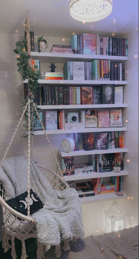 Zimmer Diy, Bookshelf Inspiration, Bookshelves In Bedroom, Home Library Design, Room Redesign, Pinterest Room Decor, Home Decoration Ideas, Cute Bedroom Decor, Cozy Room Decor