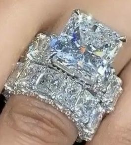 Dramatic Wedding Rings, Luxury Diamond Ring With Thick Band As Gift, Huge Diamond Rings Square, Vvs Clarity Thick Band Fine Jewelry Ring, Huge Wedding Rings King Of Jewelry, Huge Engagement Rings Luxury, Huge Wedding Rings Big Diamonds Rocks, Giant Engagement Ring, Wedining Big Ring With Diamonts