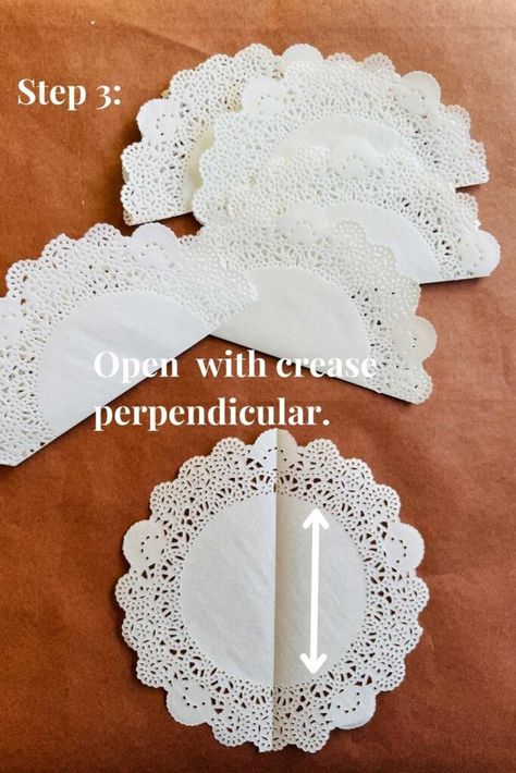 Doily Snowflakes Diy, Crafts With Doilies, Dollies Crafts, Lace Decoupage, Doily Snowflakes, Paper Doily Crafts, Doilies Crafts, Snow Flakes Diy, Make Bows