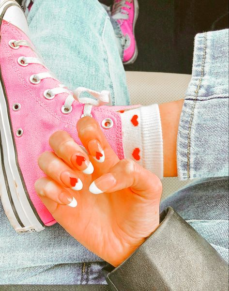 Preppy Valentines Nails, Preppy Valentines Day, Preppy Valentines, Preppy Pics, Bright Aesthetic, Valentines Day Pictures, Preppy Jewelry, Valentines Makeup, Pretty Nail Designs