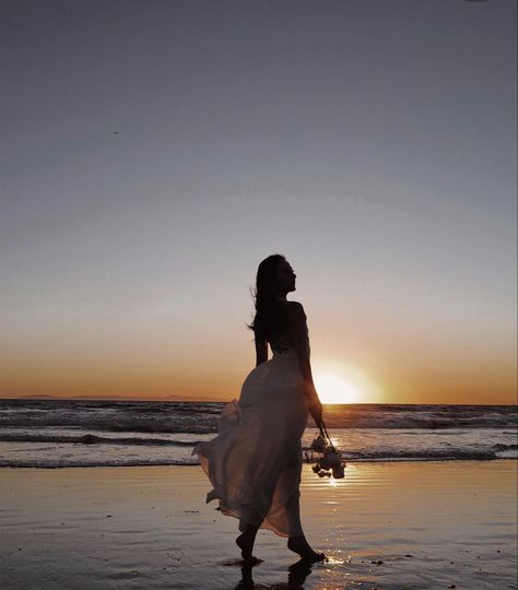 Sunset beach flowy dress photography ideas photoshoot Laguna beach California sunset Model Beach Photoshoot, Sunset Shoot, Beach Photoshoot Ideas Model, Evening Beach Photoshoot, Sand Beach Photoshoot, Ocean Photoshoot Ideas, Sunrise Beach Photoshoot Picture Ideas, Sunset Beach Photoshoot, Beach Sunrise Photoshoot Ideas