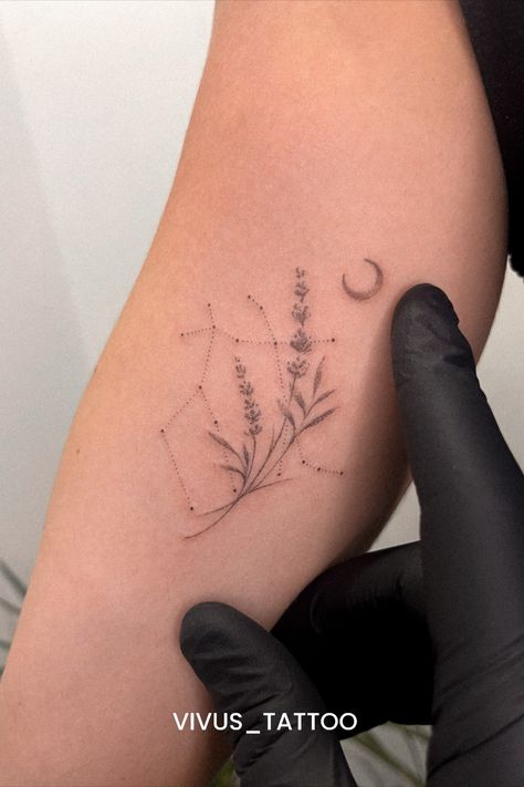 gemini tattoo tatuagem gémeos tatuagem signos Flower Gemini Tattoo, Gemini Tatoos, Ollie Tattoo, Gemini Inspired Tattoos, Gemini Tattoo Ideas, Gemini Flower, Gemini Tattoos, Sky Tattoos, Faro Portugal