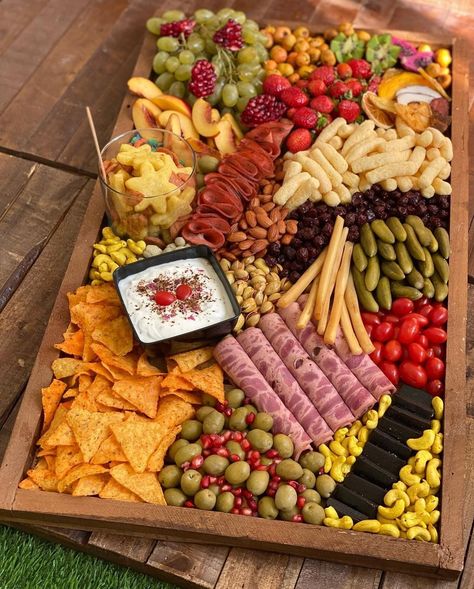 Tasting Tray Ideas, Snacks Tray, Charcuterie Board Diy, Amazing Food Platters, Fruit Platter Designs, Banana Nutella, Amazing Food Decoration, Party Food Buffet, Party Food Platters