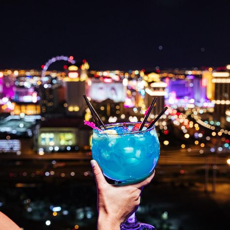 Las Vegas Rooftop Bars, Best Happy Hours In Vegas, Chandelier Bar Las Vegas, Best Bars In Vegas, Las Vegas Drinks, Clubs In Vegas, Nightclubs In Vegas, Las Vegas Happy Hour, Las Vegas At Night