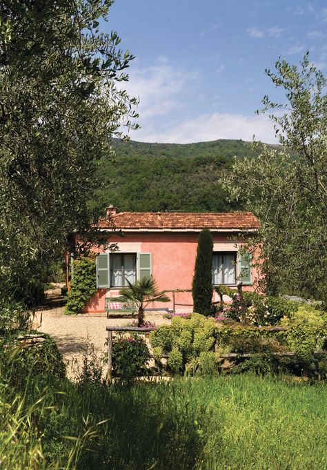 A summer house renovation in Italy's Liguria region - Homes and Antiques Italian Cottage House, Small Tuscan House, Small Italian House, Italian Architecture Homes, Tuscan Houses, Italian Cottage, Italian Country House, Small Summer House, Italian Style Home