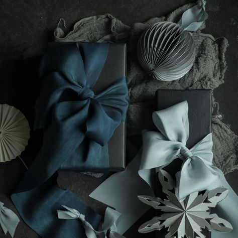 hoildy gift wrapping supplies. Blue gift wrapping ribbons Birthday Present Ideas For Dad, Last Minute Fathers Day Gifts, Present Ideas For Dad, Gift Ideas For Dad Birthday, Blue Silk Ribbon, Pretty Gift Wrapping Ideas, Wedding Table Linens, Gift Wrapping Inspiration, Cool Fathers Day Gifts