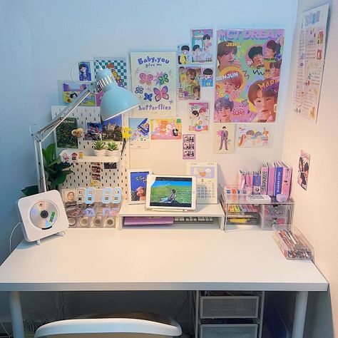 Kpop Table Decor, Kpop Study Desk, Kpop Desk Ideas, Kpop Desk Setup, Kpop Desk, Kpop Room, Study Desk Decor, Pastel Room Decor, Desk Inspo