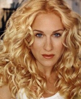 Oblong 2000 Hairstyles, Sjp Style, Loose Wavy Curls, Center Part Hairstyles, Oblong Face Hairstyles, Oblong Face, Golden Blonde Hair Color, Oblong Face Shape, Golden Blonde Hair