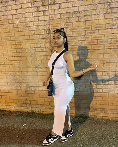 Back And White Outfits, Dress And Sneakers Outfit Casual, Maxi Dress Outfits, Dress With Shoes, Dress And Sneakers Outfit, Effortlessly Chic Outfits, Swag Outfits For Girls, Jordan Sneakers