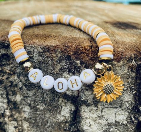 Heishi Jewelry, Sunflower Charm, Heishi Bracelet, Preppy Bracelets, Preppy Jewelry, Beaded Jewelry Necklaces, Trendy Bracelets, Clay Bracelet, Diy Bracelet Designs