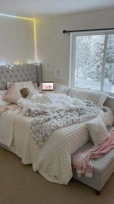 #bedroom #minimalist #cozy #minimalism #vibes #interior #homedecor #ideas #whitebedding Canada Life, Elegant Vibes, Luxury Room Bedroom, Classy Bedroom, Room Redesign, Girly Room, Redecorate Bedroom, Cozy Room Decor, Teen Bedroom Decor