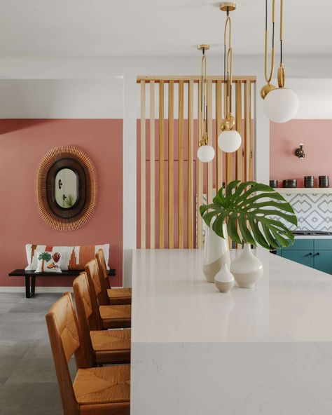 36 Wood Slat Accent Wall Ideas for a Modern Take on a Popular Midcentury Trend Palm Springs Kitchen, White Built Ins, Palm Springs Home, Wood Slat Wall, Kitchen Wall Lights, Tile Covers, Support Wall, Slatted Headboard, Dunn Edwards