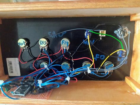 Synthesizer Diy, Diy Audio Projects, Tv Installation, Electronic Circuit Design, Audio Studio, Cool Gadgets For Men, Diy Tech, Midi Controller, Americana Decor