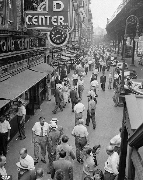 Elevated Train, Nyc History, New York Vintage, News Article, New York Photos, 100 Years Ago, Lower East Side, Vintage New York, Interesting History