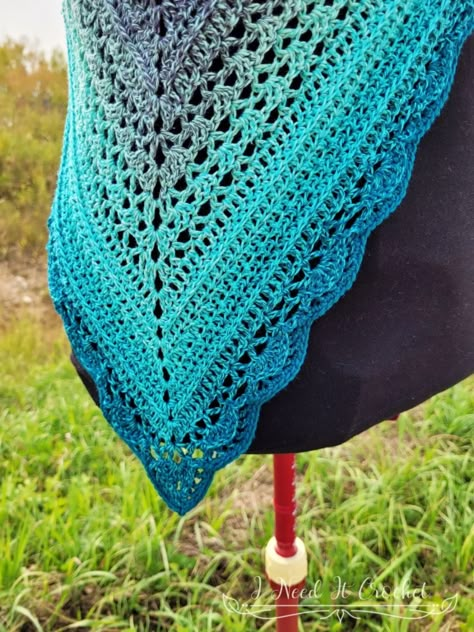 Crochet Vintage Shawl, Boho Crochet Shawl Pattern Free, Easy Crochet Shawl Pattern Free, Crochet Shawls And Wraps Free Patterns, Free Shawl Patterns, Crochet Scarf Patterns Free, Triangle Shawl Crochet Pattern Free, Crochet Hugs, Triangle Crochet Shawl