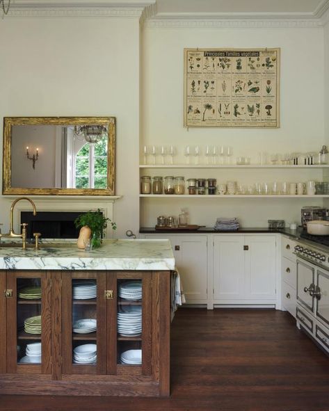 Kitchen Devol, Schoolhouse Kitchen, Classic English Kitchen, Range Wall, Wall Cupboards, Devol Kitchens, Loft Kitchen, Country Kitchen Designs, Heirloom Furniture