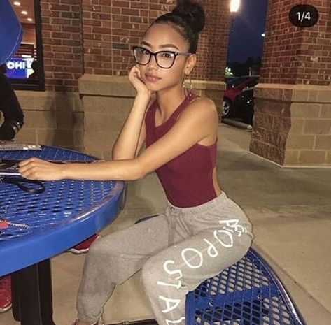 Pinterest- @Gabriëlle 2018 Baddie, Baddie Outfit, High School Outfits, Chill Fits, Lazy Day Outfits, Lazy Outfits, Chill Outfits, Dope Outfits, Swag Outfits