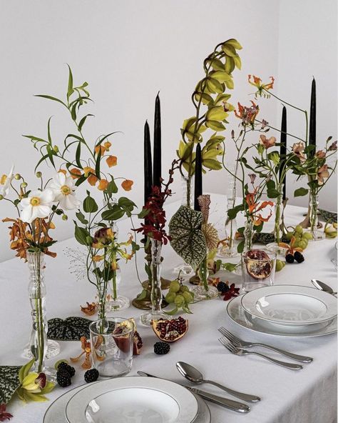 Moody Boho Tablescape, Non Wedding Ideas, Romantic Garden Wedding Flowers, Structural Floral Arrangement, Dark Italian Wedding, Christmas Decorating In Small Spaces, 1930s Wedding Decor, Funky Table Decor, Unique Wedding Aesthetic