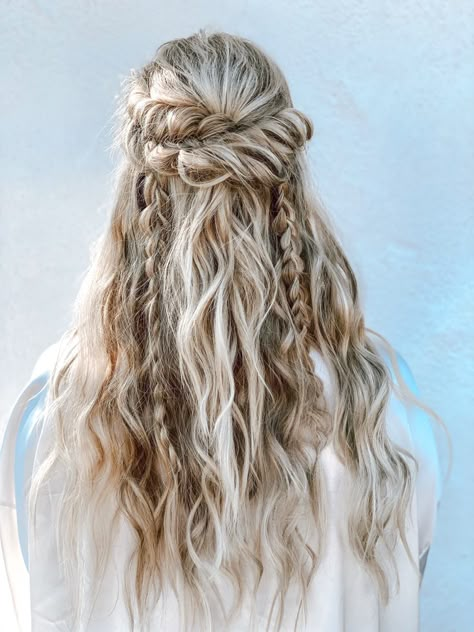 Boho Party Hairstyles, Boho Hair Half Up, Festival Wedding Hairstyles, Vikings Wedding Hair, Boho Braided Half Up Hairstyles, Wedding Braid Hairstyles For Long Hair Half Up Half Down, Boho Bridal Hair Down With Braid, Braids And Hair Jewelry, Long Hair Wedding Styles Half Up Boho Braid