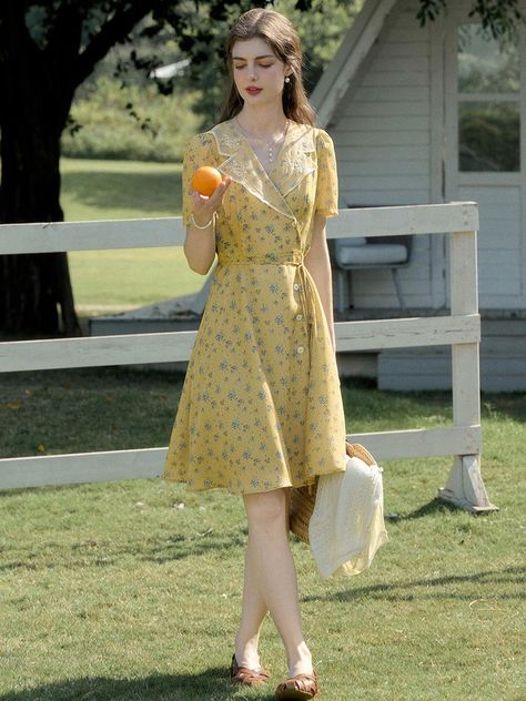 Yellow Dresses, Bright Winter, Costume Inspo, Garden Painting, Great Outfits, Lace Collar, Mellow Yellow, Inspiration Fashion, Neck Lace