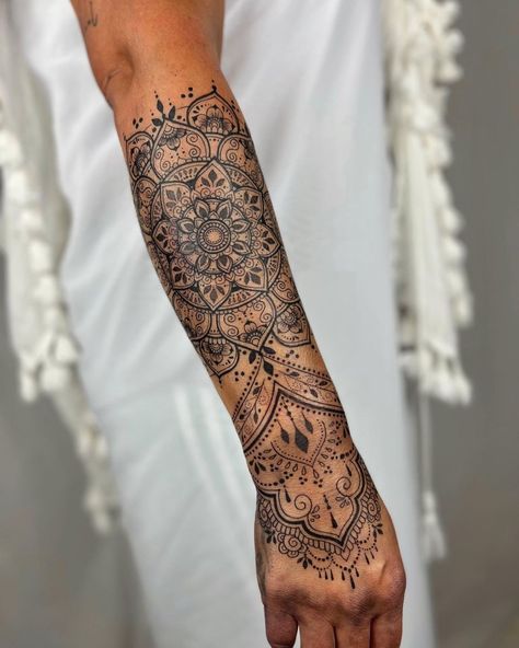 Unique Mandala Tattoo, Girl Stomach Tattoos, Mandala Arm Tattoos, Mandala Tattoo Designs, Mandela Tattoo, Mandala Hand Tattoos, Mandala Tattoos, Hand And Finger Tattoos, Tasteful Tattoos