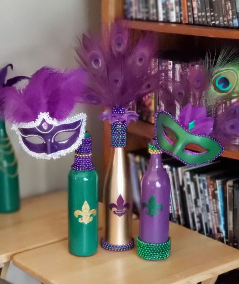 Mardi Gras Centerpieces Elegant, 50th Birthday Mardi Gras Theme, Mardi Gras Bathroom Decor, Mardi Gras Painted Wine Glasses, Mardi Gras Wine Glasses, Mardi Gras Centerpieces, Wine Dinner, Mardi Gras Decorations, Masquerade Party