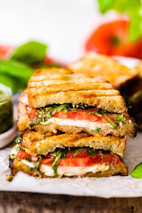 The Caprese Sandwich Recipe with Basil Pesto (Panini) perfectly balances flavors and textures. The creamy mozzarella contrasts with the juicy tomatoes, Caprese Sandwich Recipe, Recipe With Basil, Caprese Panini, Pesto Panini, Homemade Basil Pesto, Basil Pesto Recipe, Caprese Sandwich, Pizza Appetizers, Panini Recipes