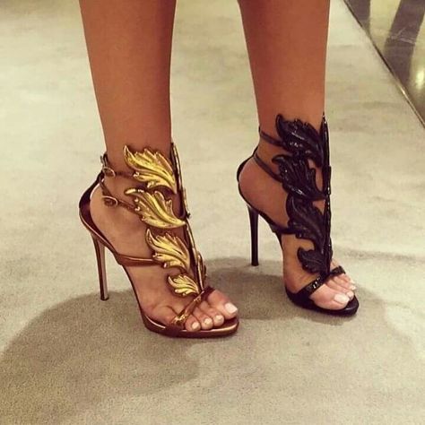 Love! Zanotti Heels, Giuseppe Zanotti Heels, Stunning Shoes, Evening Sandals, Fashion Heels, Pretty Shoes, Shoe Obsession, Luxury Shoes, Giuseppe Zanotti